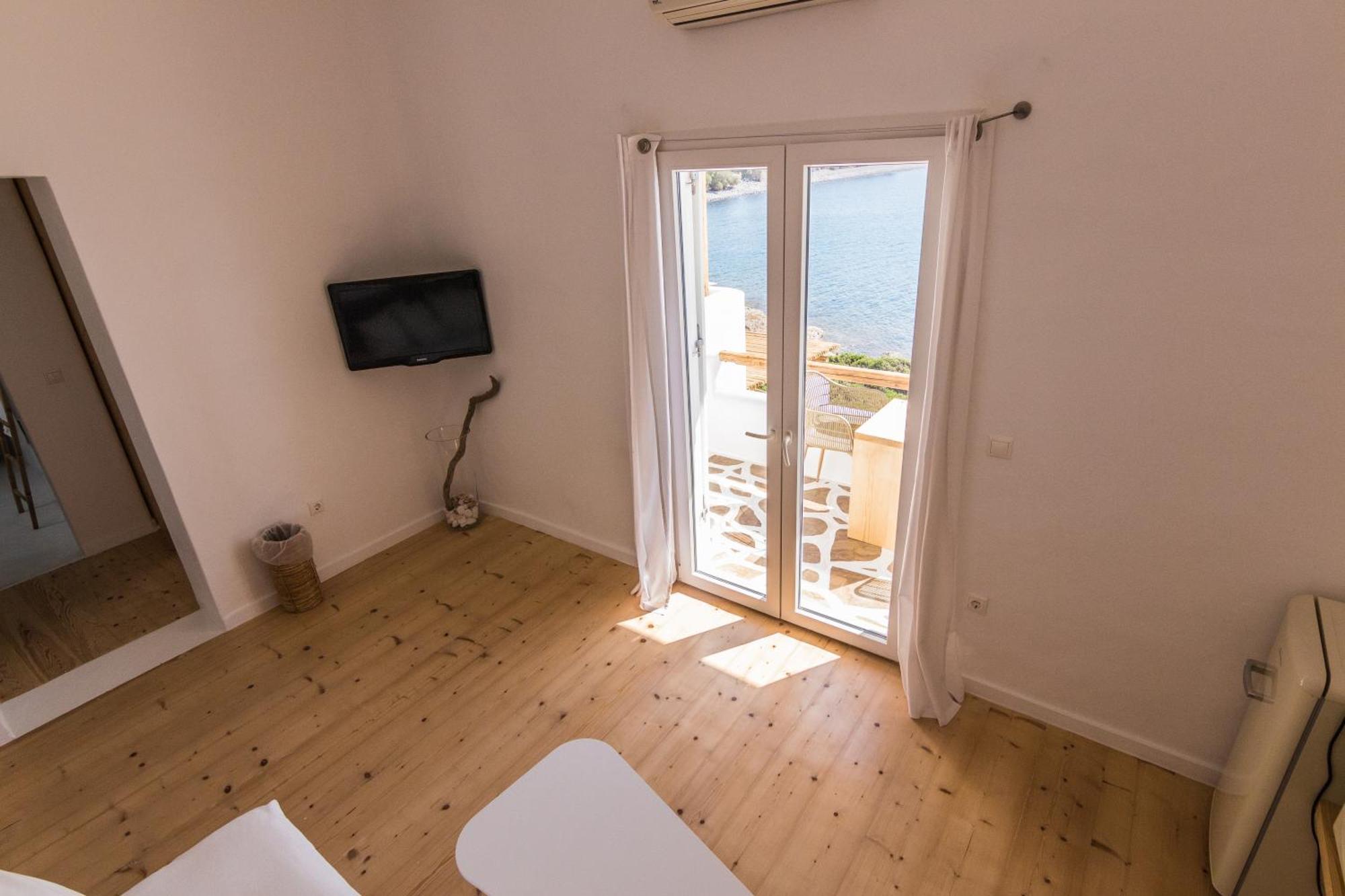 Salt Suites Milos Полония Екстериор снимка